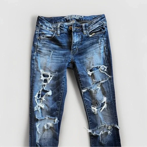 American Eagle Outfitters Women's Blue Distressed Jeans Denim Size 2 Jeggings - Picture 2 of 5
